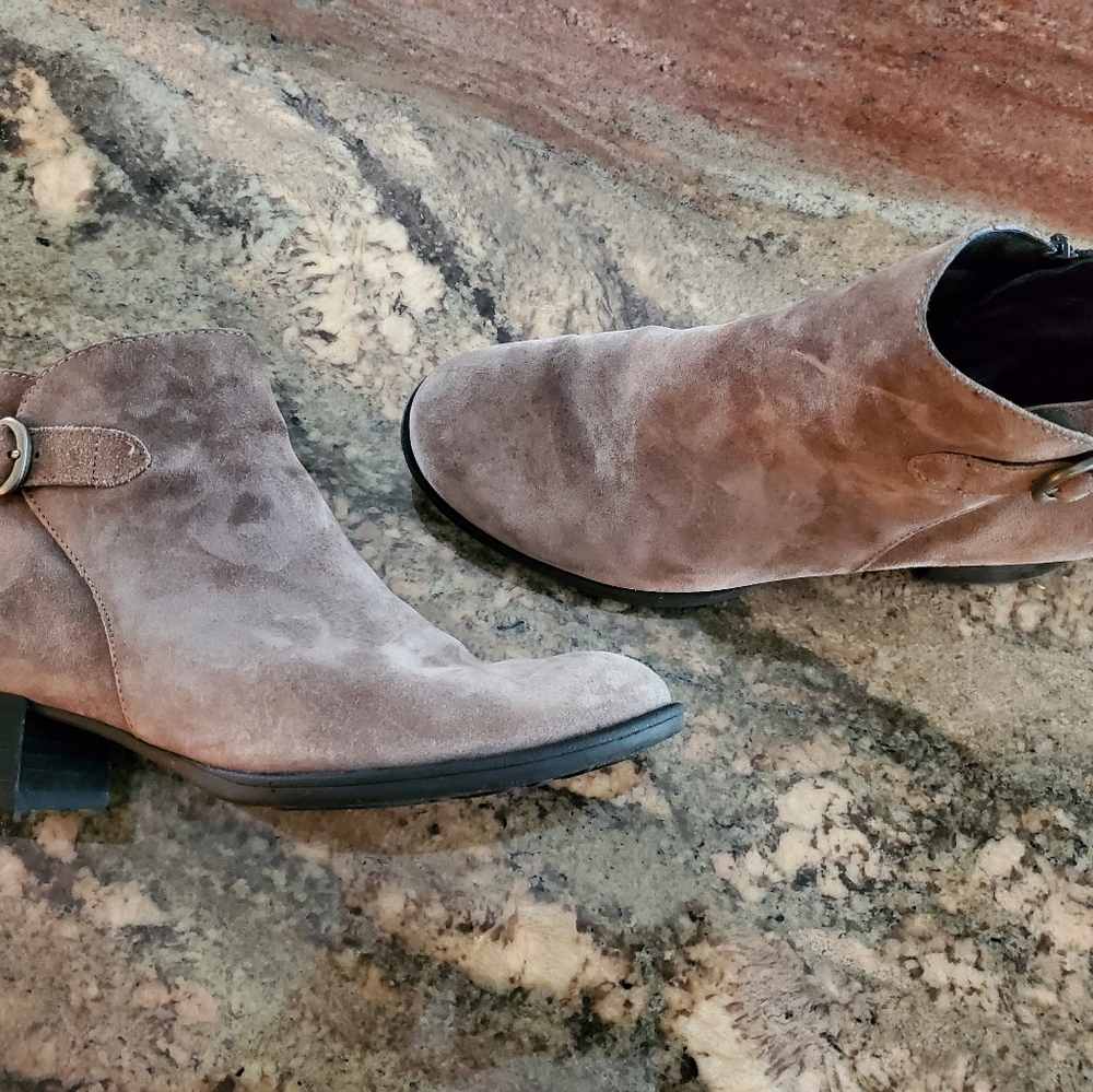 Born Phobos Grey Suede Booties F11622